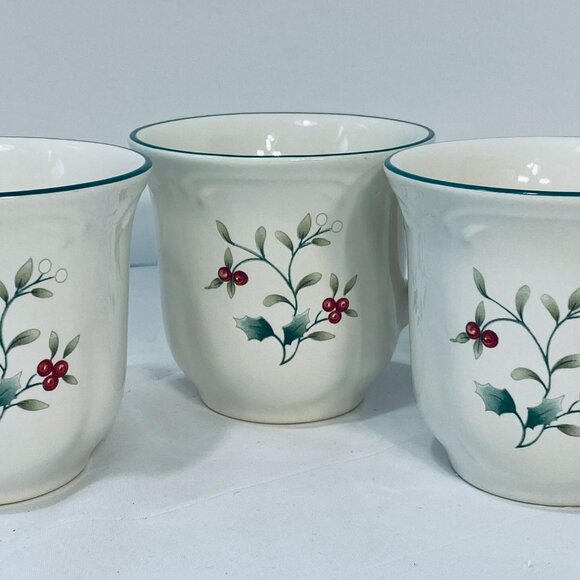 (3) PFALTZGRAFF WINTERBERRY COFFEE CUPS 12 OZ EUC - Picture 1 of 6